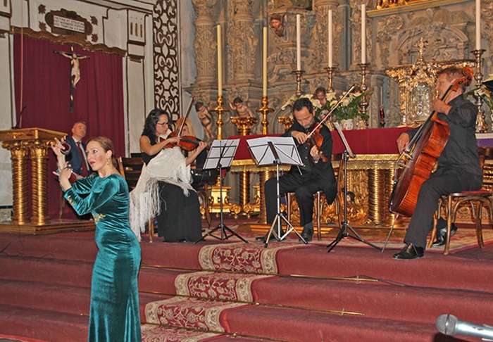 coro de Castañuela Reyes León