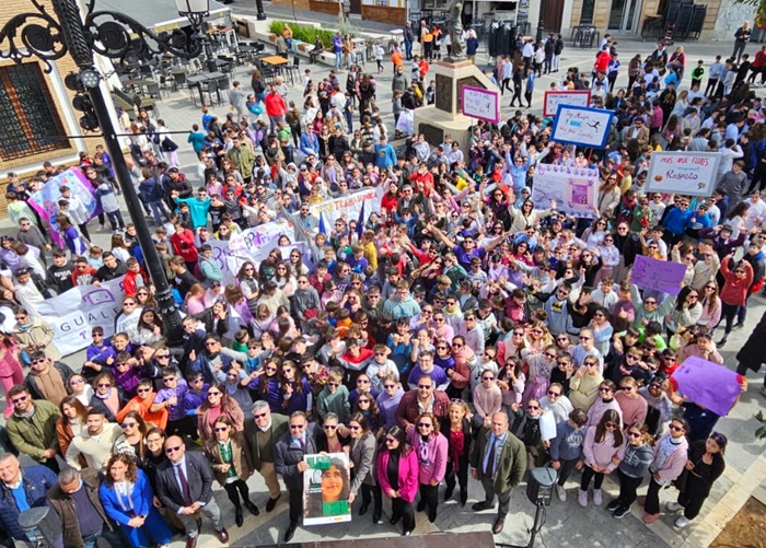 La directora del IAM y el delegado del Gobierno en Sevilla presiden en Mairena del Alcor el acto institucional con motivo del 8M