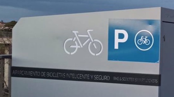 Instalados los parking seguros para bicis y patinetes en las estaciones de metro de San Juan y de Condequinto