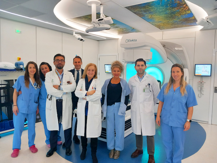 parte del equipo de Oncología Radioterápica junto con el premiado dr David Muñoz